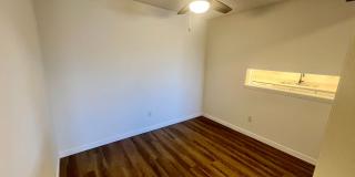 **$500 Move in Special**  Updated Spacious 1 bed/1 bath in Aurora Gallery 8
