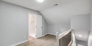 2224 N Kenwood Avenue Gallery 24