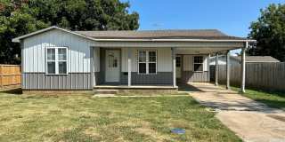 Completely Remodeled 3 Bedroom 1 Bath House-New privacy fence!! Gallery 1
