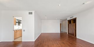 4915 Tyrone Ave Gallery 3