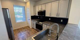 3bd/2ba 1374 sq ft in Chandler with POOL Gallery 3