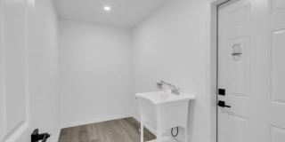 382 McArthur Boulevard Gallery 19