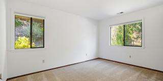 Spectacular 2 story home w/pool in Round Hill Country Club Gallery 31
