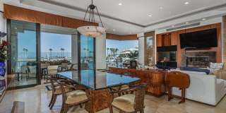 Exquisite Waterfront Gem. Gallery 11