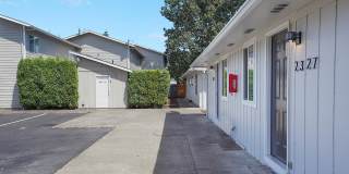 2339 Lee Street Gallery 23