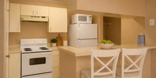 1/1 3rd Floor with private balcony in gated community across from Altamonte Mall Gallery 5