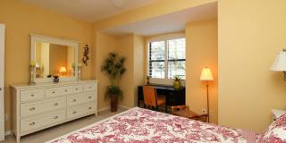 ** THE VINEYARDS SEASONAL ** 2 BED PLUS A DEN\2 BATH 2ND FLOOR COACH HOME READY FOR YOU ** VACATION READY HOME ** Gallery 20