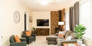 FULLY FURNISHED - Charming 3BR House in Arden Gallery 1