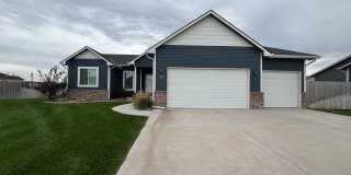 Spacious 5-Bedroom Home with Basement & Huge Yard Spacious 5-Bedroom Home with Basement & Huge Yard Gallery 1