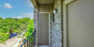 Furnished 1x1 North Campus Apartment on Guad Gallery 18