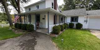 3 Bedroom Located Downtown Rockford Gallery 1