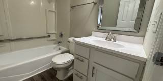 Convenient location! Side Split in Western Omaha. Gallery 22