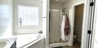 Minutes to the Beach! Conveniently located between Jacksonville & Wilmington Gallery 24