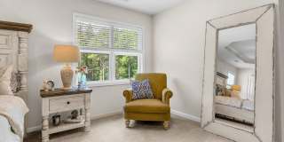 4 bedroom 2.5 bathroom home close to beaches, shopping, and Marine Corps Bases. Gallery 44