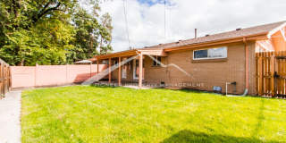 1/2 Duplex with Central AC and Fenced Yard Gallery 16