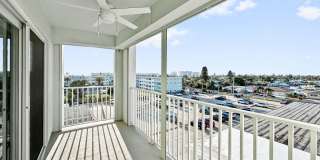 Available on May 27 - Stunning Furnished Waterfront Condo – 2 Beds / 2 Baths with Gulf-to-Bay Views! Gallery 10