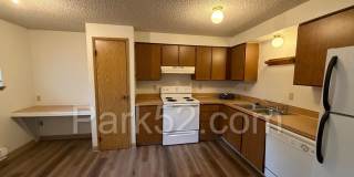 1/2 Off First Full Month's Rent! Lower Level 2 Bedroom 1 Bathroom Apartment Gallery 7