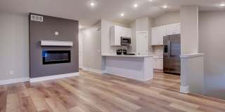 3 BED 3 BATH TOWNHOME IN SOUTH HOLLAND Gallery 1