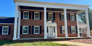 Three to Four bedroom, 2.5 bath Colonial in Graham Gallery 1