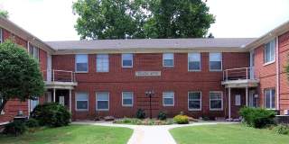 Charming 1-Bed in the Plaza District – Hardwood Floors + FREE Laundry! Gallery 1