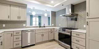9249 Burton Way Gallery 1