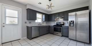 Culdesac Home on Over Half an Acre! Pet friendly and 6-12 month leases! Gallery 4