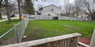 Easy commute to Downtown, West - 3 bedroom, 1.5 bath duplex with yard, garage Gallery 7