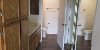 2 bedroom, 2 bath 3rd floor condo Gallery 8