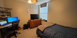 Huge 3 bed 2.5 bath - Southside flats, laundry, central air, private yard, off street parking Gallery 1