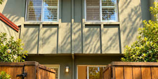 Adorable 3 Bed 1.5 Bath Covell Commons Condo (Fall Rental) Gallery 1
