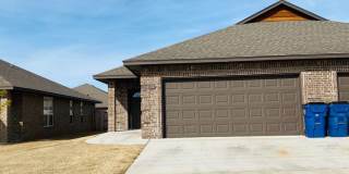 3br 2ba duplex with 2 car garage! Gallery 1