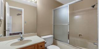 2 Bedroom 2.5 Bath 2 Car Carport - town house Gallery 16
