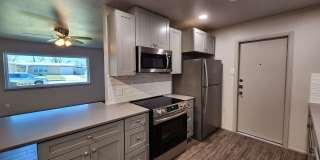 Walk to Das Rec / Close to Landa Park / Remodeled House/ Fridge / Fenced in Yard / NBISD Gallery 11