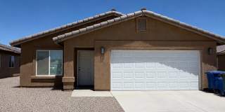 4 BEDROOM HOME! Gallery 1