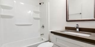 Laurel Pointe Gallery 8