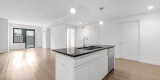 Massive 2/Bdrm 2/bath With Sizable Outdoor Terrace ! A+ Location & Amenities Gallery 13
