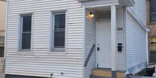 Renovated 3 bedroom House Gallery 1