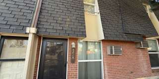 Spacious 2 Bed / 1.5 Bath in Centennial with In-Unit W/D Gallery 1