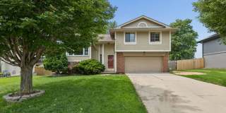 3 Bedroom Multi-Level! Gallery 1