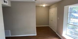 Very Large 2/2.5 Townhome with covered parking Gallery 4