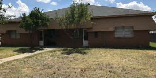 Spacious 4 Bedroom, 2 Bathroom over 1700 sqft. Duplex in Westridge! Gallery 1