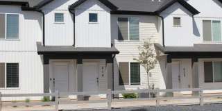 3 Bedroom Townhome Gallery 1