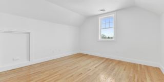 62 W Milton St Gallery 38