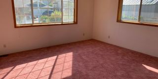 Large 2 Bedroom Hucrest Home! 1 Year Lease Required Gallery 6