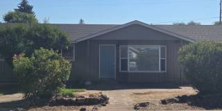 Charming Clean Home SW Canyon Drive Redmond Gallery 1