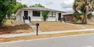 1134-1136 GILMORE Avenue Gallery 2