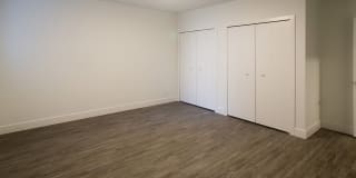 5487-5491 S. Hyde Park Boulevard Gallery 21