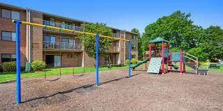 Gainsborough Court, Churchill Mews, and Copperfield Square Apartments & Townhomes Gallery 15