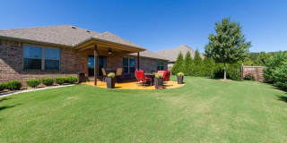 Georgeous 3 bedroom 2 bath home with SOLAR  and a view! Gallery 5