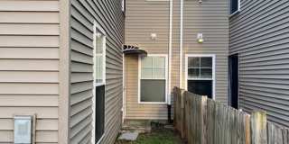 Mill Creek 4bd/2bth w/ Two Car Parking and Yard Gallery 22